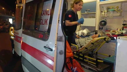 Antalyada iki otomobil çarpıştı: 1 yaralı