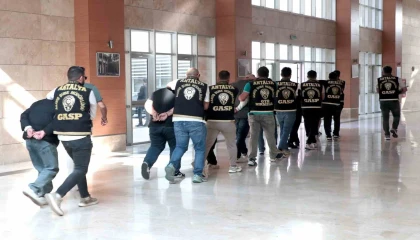 Antalyada iş yerine zarar veren 10 şahıs tutuklandı