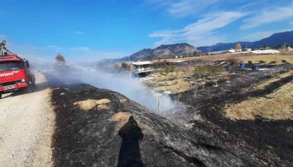 Bucakta arazi yangını itfaiye ekiplerince söndürüldü