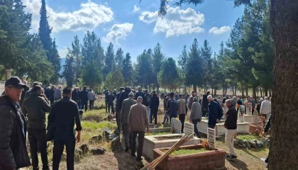 Burdurda çıkan yangında hayatını kaybeden yaşlı çift toprağa verildi