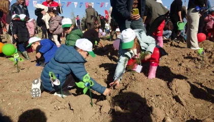 Burdurda Geleceğe nefes insanlığa nefes diyerek 13 bin fidan toprakla buluşturuldu
