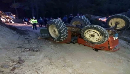 Burdurda traktör devrildi: 1 ölü, 1 yaralı