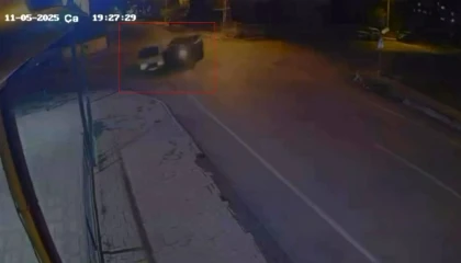 Cip ile otomobil kafa kafaya çarpıştı: 3 yaralı