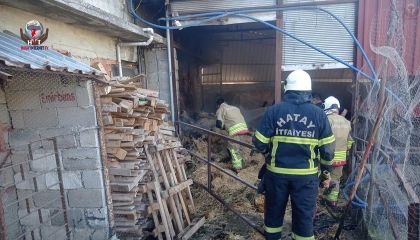 Defne’de samanlık yangını