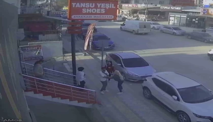 Deprem paniğiyle kaçan vatandaşların o anları kamerada