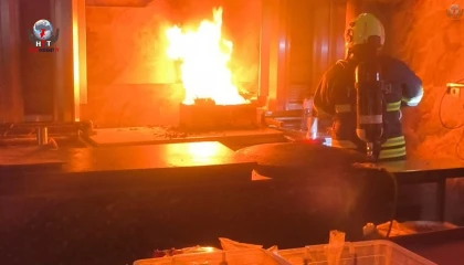 Dönercide kızartma makinesi alevlere teslim oldu