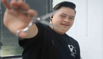 Down sendromlu Şükrünün yürek ısıtan tıraşı müşterilerin sevgisini kazandı