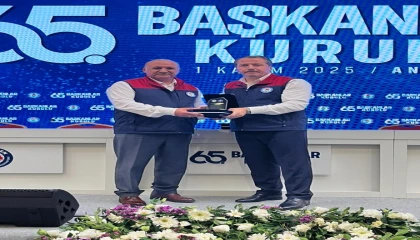 Eğitim Bir Sen Antalya Şubesine plaket