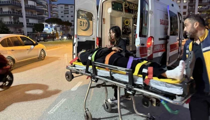 Gazipaşada otomobil ile motosiklet çarpıştı: 1 yaralı