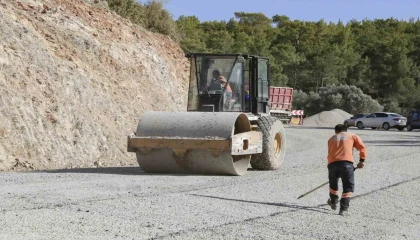 Gülnarda 5 mahalleyi birbirine bağlayan yol yenilendi