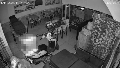 Güvenlik kamerasını etkisiz hale getirdi, kasadaki parayı ve motosikleti çalıp kayıplara karıştı