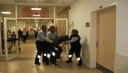 Hastane acilindeki tatbikat gerçeğini aratmadı: Hasta ve yakınları usta oyunculara taş çıkardı