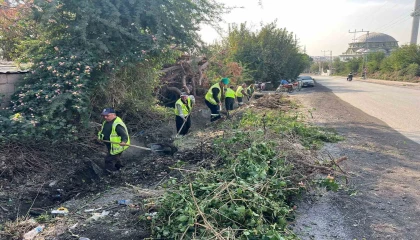 Hatayda 66 kilometrelik yağmur suyu ve ızgara temizliğinden toplamda 53 kamyon katı atık çıktı