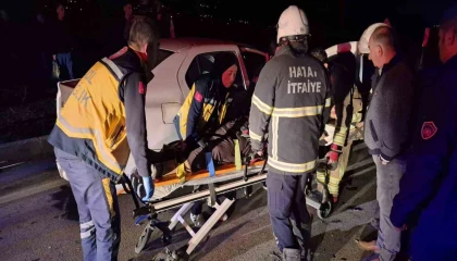 Hatayda iki otomobil çarpıştı: 4 kişi yaralandı