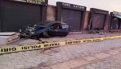 Hatayda otomobil kaldırımdaki çocuğa çarptı