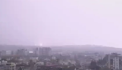 Hatayda yıldırımın düşme anı kameraya yansıdı