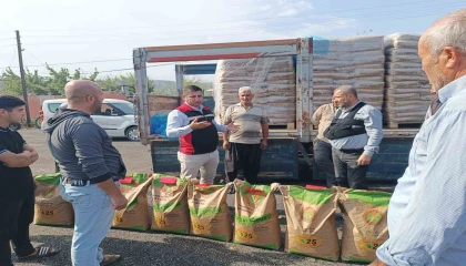 İmamoğlunda yangından etkilenen üreticilere buğday tohumu desteği
