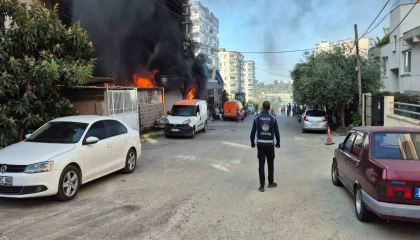 İş yerinde başlayan yangında alevler eve sıçradı