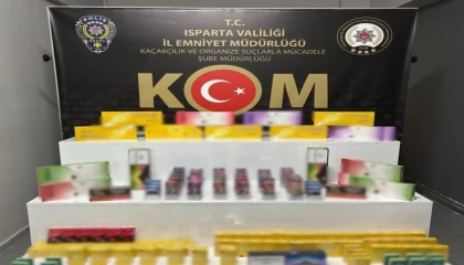 Ispartada bir evde yapılan aramada çok sayıda kaçak sigara ve elektronik sigara ele geçirildi