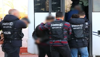 Ispartada uyuşturucu suçlarından aranan 3 kişi yakalandı