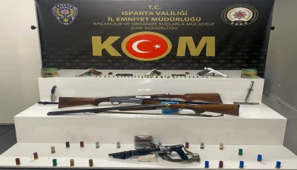 Ispartada yasa dışı silah ve mühimmat ele geçirdi