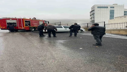 Kahramanmaraşta park halindeki otomobil alev aldı