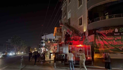 Kapının kapanmasıyla evde mahsur kalan bebek için itfaiye ekipleri zamanla yarıştı