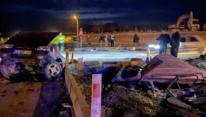 Kazada Fiat Tofaş ikiye ayrıldı: 2 yaralı