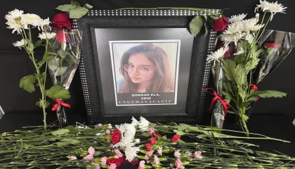 Kazada hayatını kaybeden Şükranın sınıfındaki sırasına arkadaşları çiçekler bıraktı