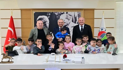 Kepez Belediyesi okullarda göz sağlığı taraması yaptı; 100 çocuğa ücretsiz gözlük