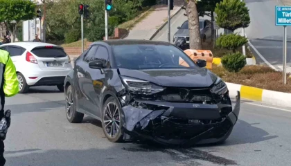 Kırmızı ışık ihlali kaza yaptırdı