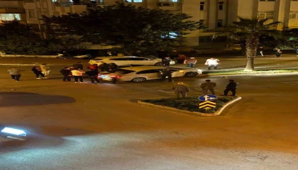 Manavgatta otomobiller çarpıştı: 3 yaralı