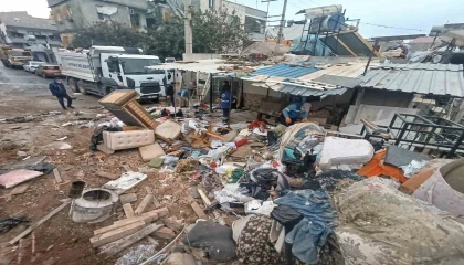 Mersinde bir evden 10 kamyon çöp çıkarıldı