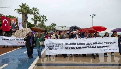 Mersinde kadınlara yönelik şiddete karşı farkındalık etkinlikleri düzenlendi