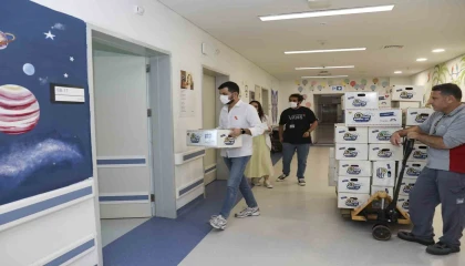 Mersinde lösemili çocuklara moral veren hediye kutuları dağıtıldı