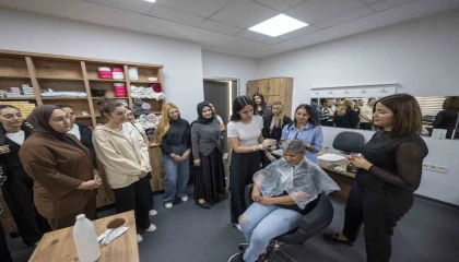 Mersinde MERCEKin saç renklendirme kursu yoğun ilgi görüyor