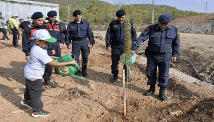 Milli Ağaçlandırma Gününde Bozyazıda fidanlar toprakla buluştu