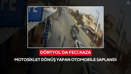 Motosikletin, dönüş yapmak isteyen otomobile ok gibi sağlandığı kaza kamerada