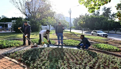 Muratpaşada Trafik Parkı çiçek bahçesine dönüştü