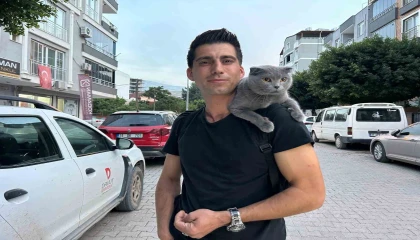 ‘Nasıl kaçmıyor diyenler olsa da ‘Duman sahibinin omzunda kenti turluyor