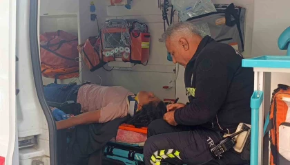 Önündeki araca çarpmamak için fren yapan motosikletli yaralandı