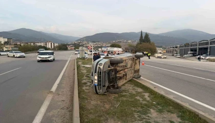 Osmaniyede kontrolden çıkan otomobil takla attı: 2 yaralı