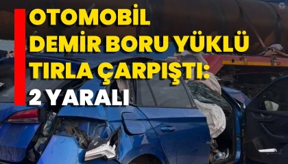 Otomobil, demir boru yüklü tırla çarpıştı: 2 yaralı