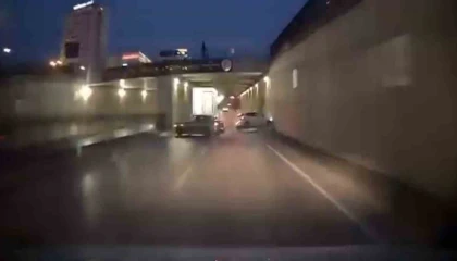 Otomobiliyle makas atarken kaza yaptı: O anlar araç kamerasında