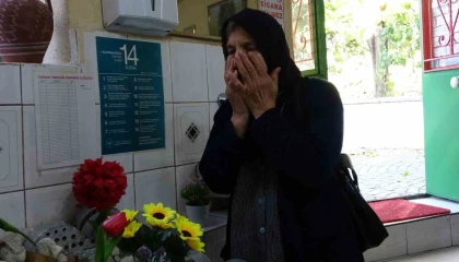 Pide yemeye gelip salondaki mezarlık başında dua ederek ayrılıyorlar