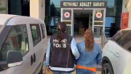 Reyhanlıda 22 yıl hapis cezası ile aranan uyuşturucu satıcısı kadın yakalandı