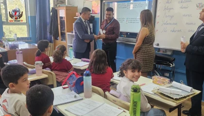 Takdir toplayan davranış: Hediye kabul etmeyen öğretmenlerinin adına tekerlekli sandalye desteğinde bulundular