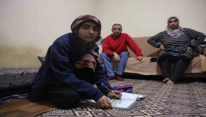 Tek odalı evde hayat mücadelesi veren Meryemin tek hayali mavi boyalı bir oda