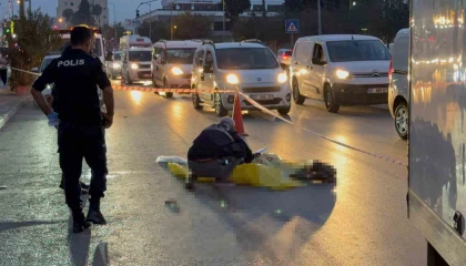 Yolun karşısına geçerken kamyonun çarptığı yaşlı adam öldü