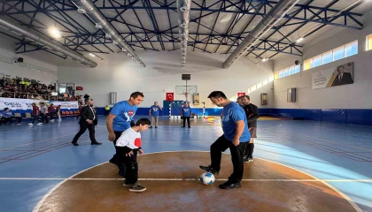 3 Aralık Dünya Farkındalık Günü Gazipaşada özel öğrencilerin katılımıyla kutlandı